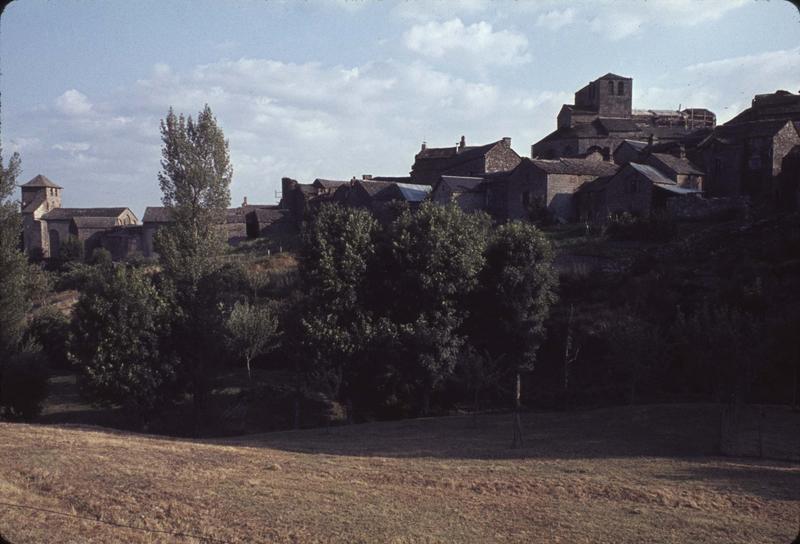 Vue générale sur le village et des deux églises