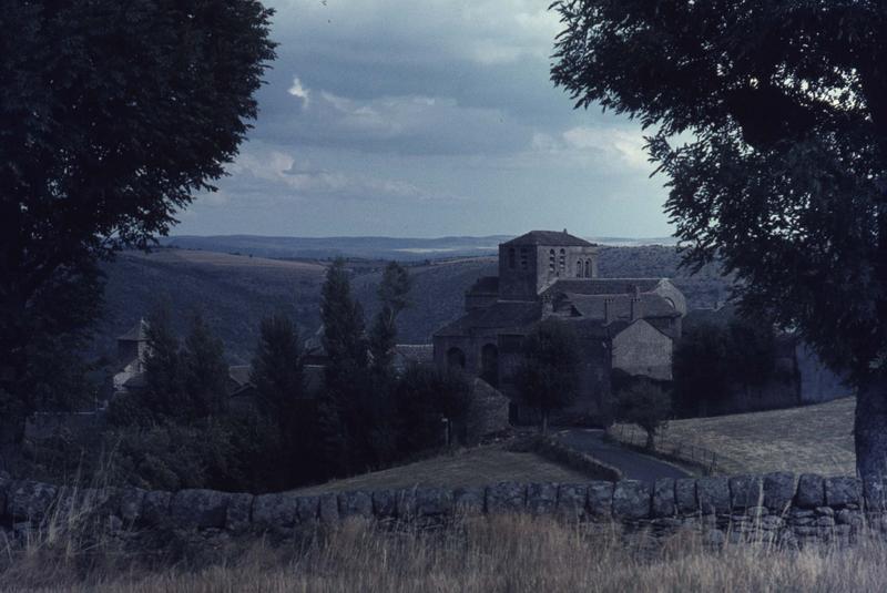 Vue générale sur le village et des deux églises