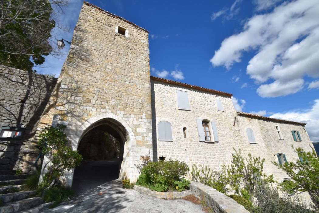 porte située au sud, élévation sud-ouest