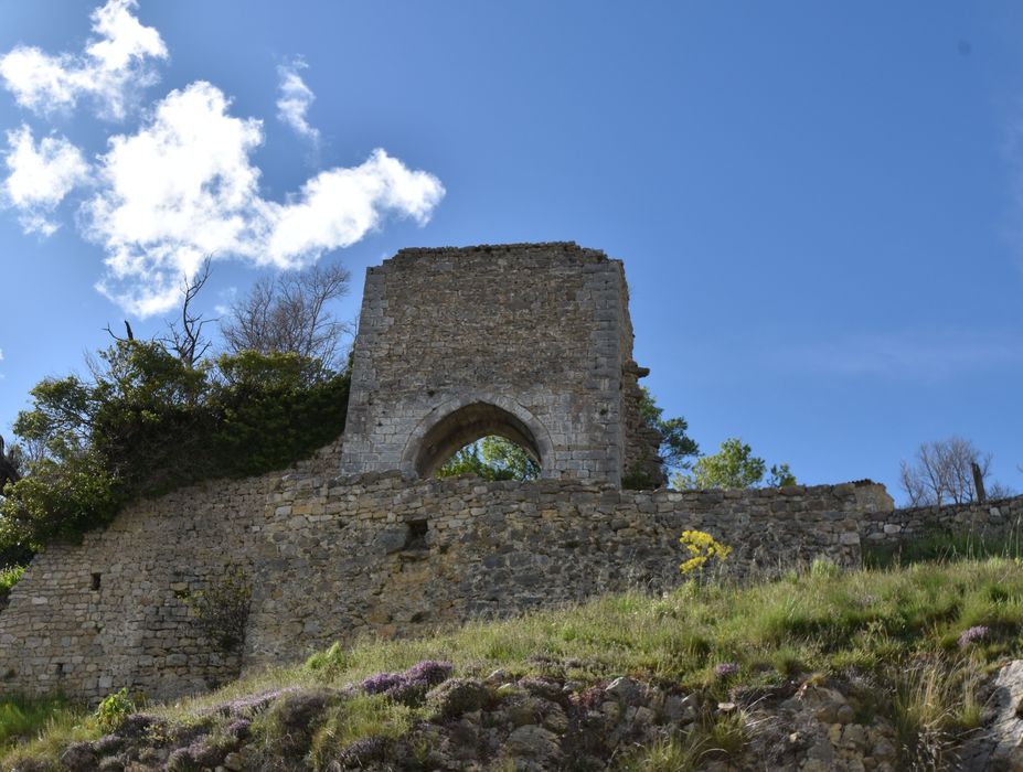 porte située à l’extrémité est, élévation sud, vue partielle