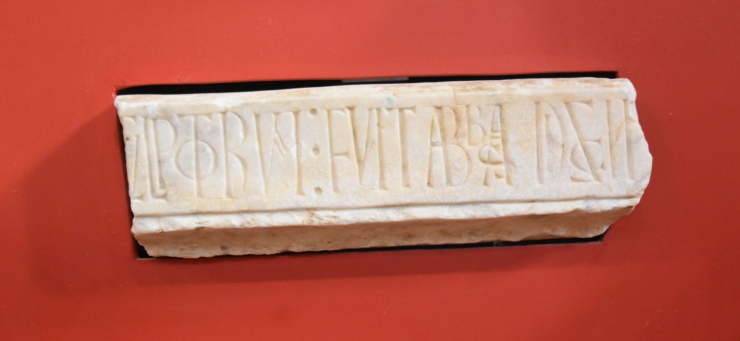 fragment lapidaire portant une inscription - © Ministère de la Culture (France), Médiathèque du patrimoine et de la photographie, diffusion GrandPalaisRmn Photo