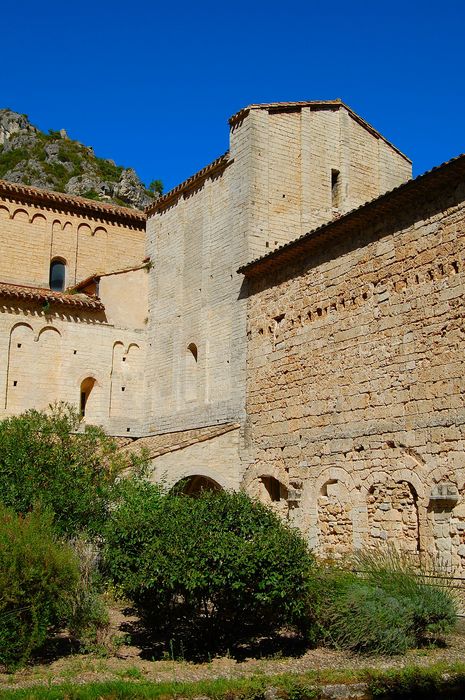 Cloître, aile est, élévation ouest, vue partielle