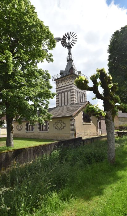 vue générale de l’éolienne dans son environnement depuis le Nord-Est