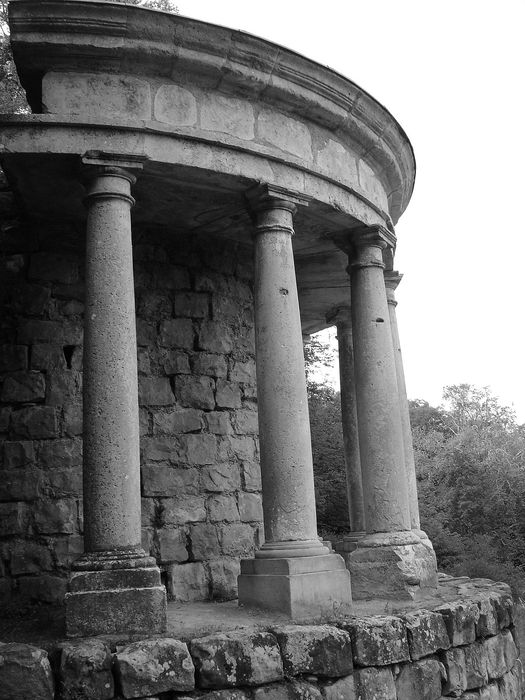 parc, temple de la philosophie, vue partielle