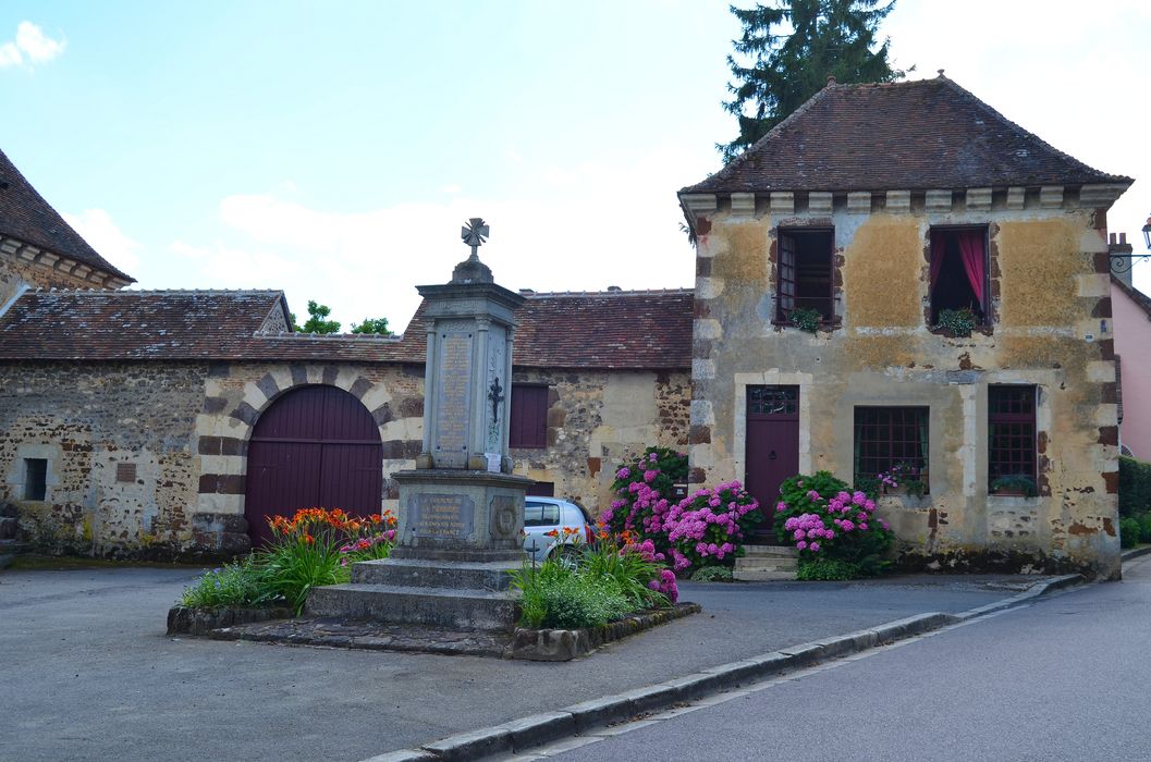 ensemble nord-est sur rue, vue partielle