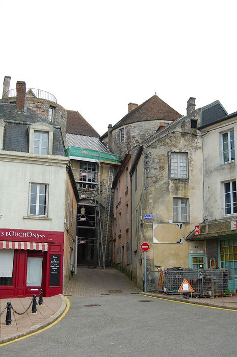 porte, élévation ouest, vue partielle