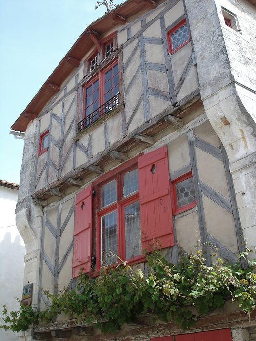 façade sur rue, vue partielle