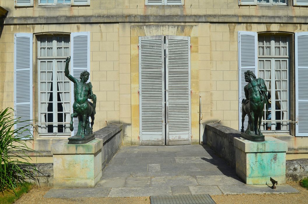 façade sud-ouest, porte d’accès