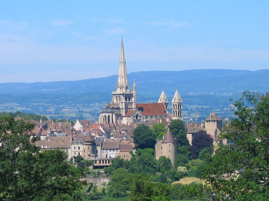 vue générale de la cathédrale dans son environnement urbain depuis le Nord-Est