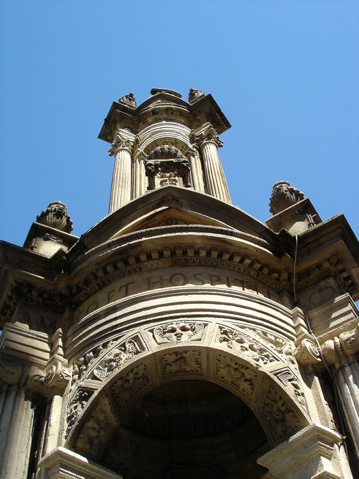 vue partielle de la fontaine