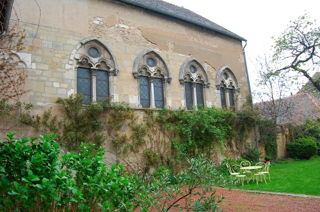 chapelle latérale sud depuis la cour du n°14 de la place Sainte-Luce