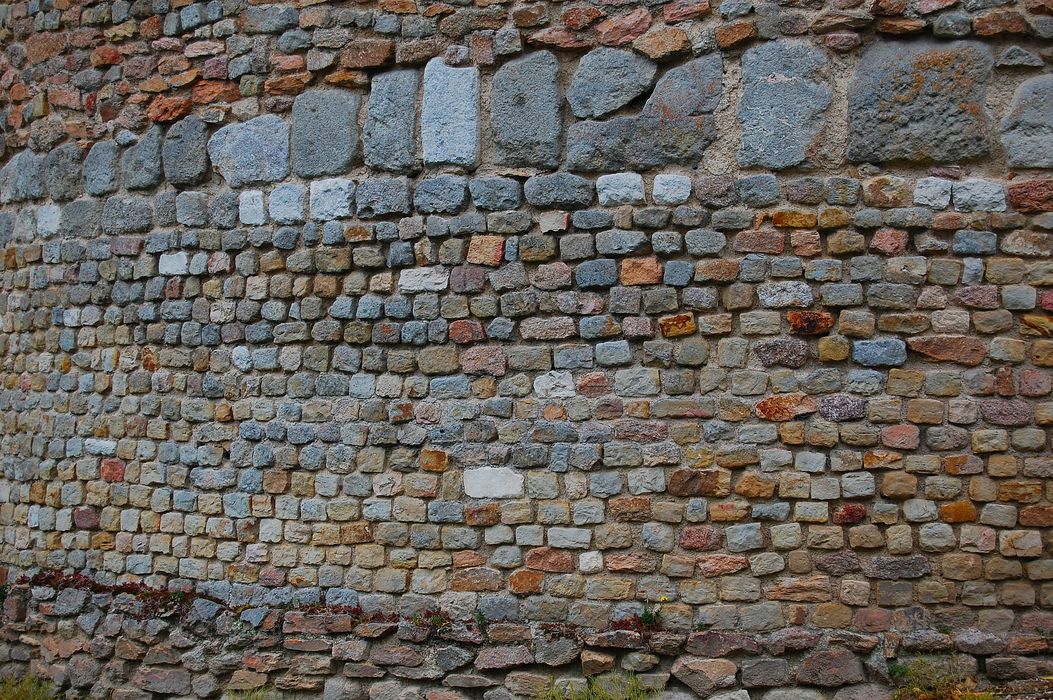 vue générale de la tour, détail des maçonneries