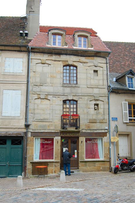 façade sur la place du Terreau au n°7