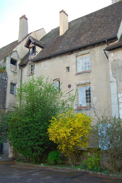 cour est, façade non localisée