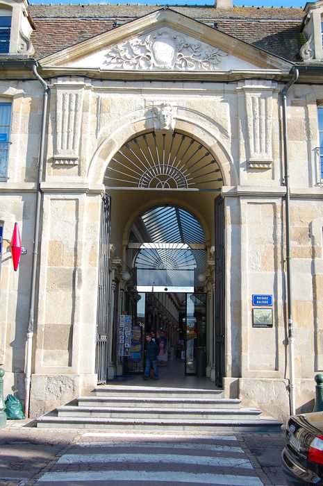 façade sur la rue du Général André Demetz