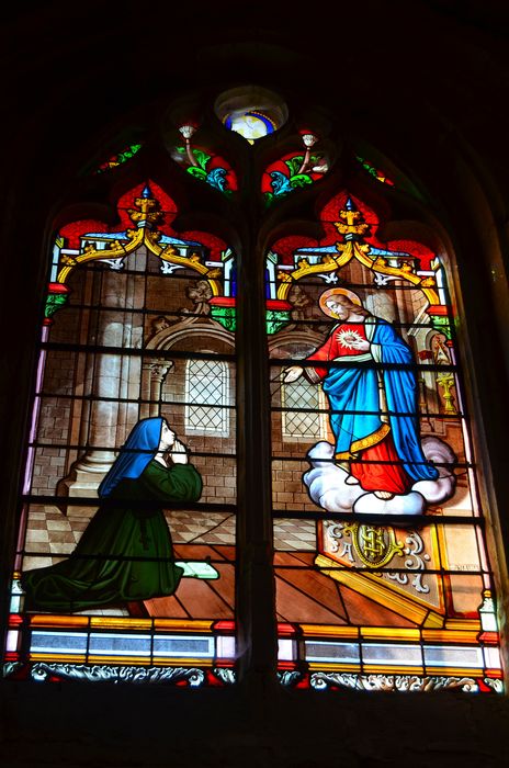 verrière : Sainte Marie Alacoque adorant le Christ du Sacré-Coeur