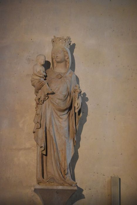 statue : Vierge à l’Enfant