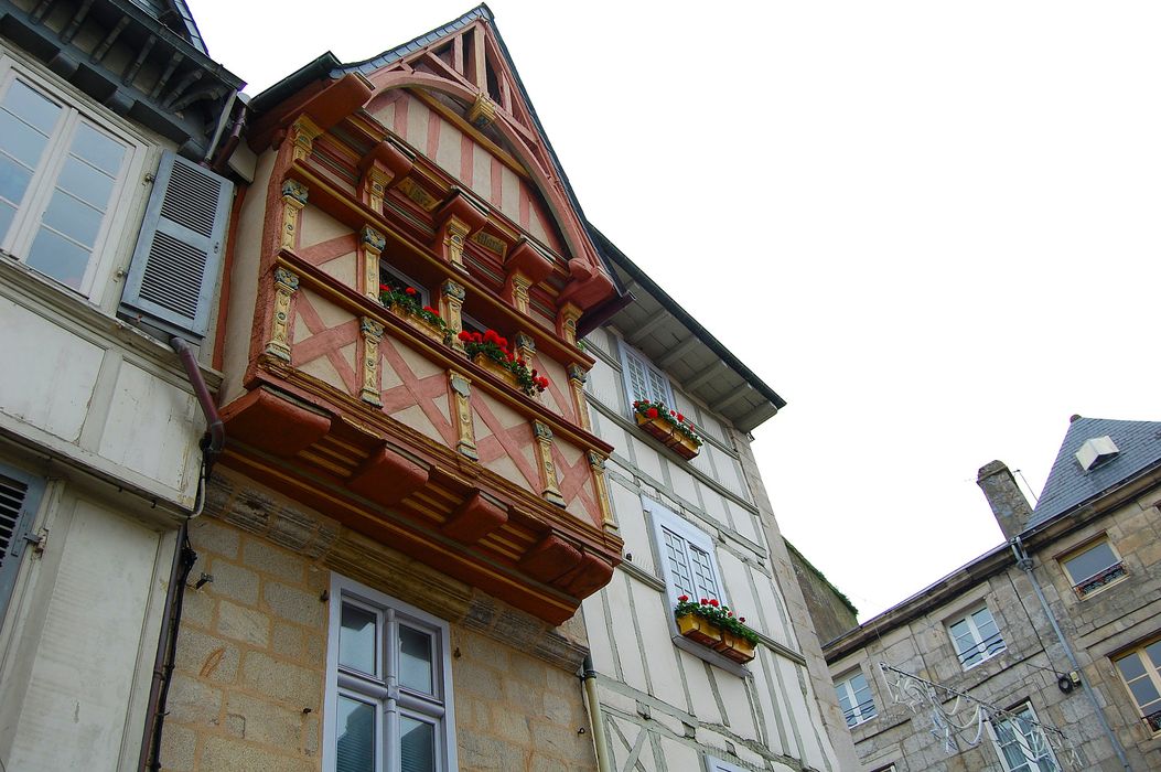 vue partielle de la façade sur rue