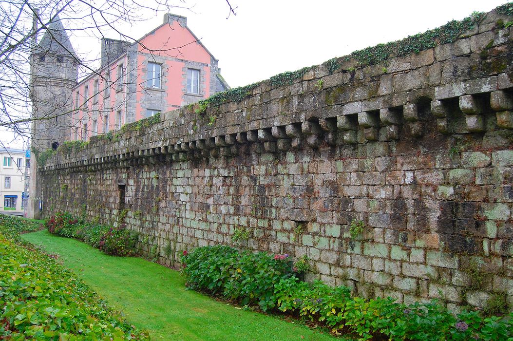 fortifications est, élévation est sur le rue des Douves