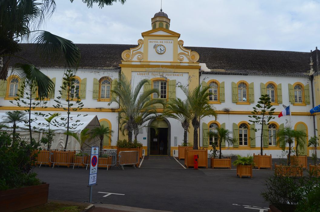 façade antérieure sur rue