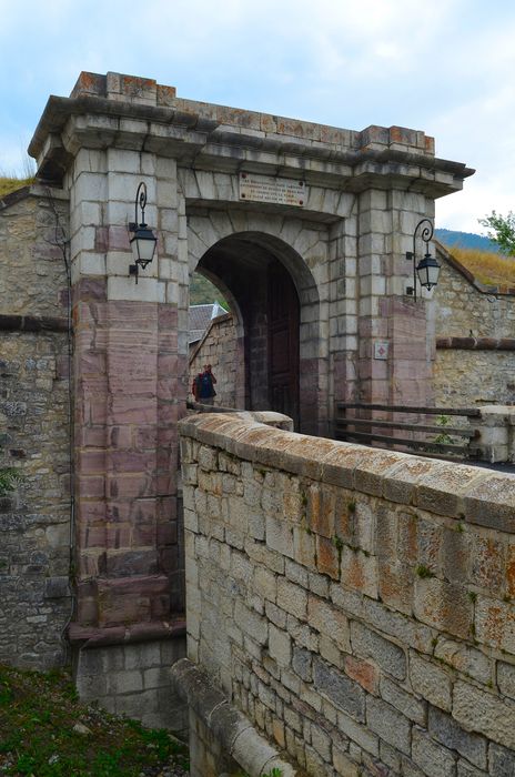 1ère porte ouest, élévation ouest