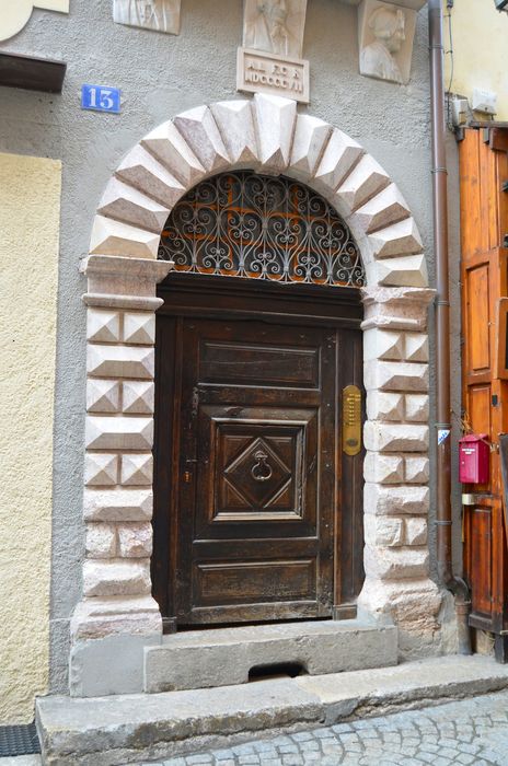 porte d’accès sur rue