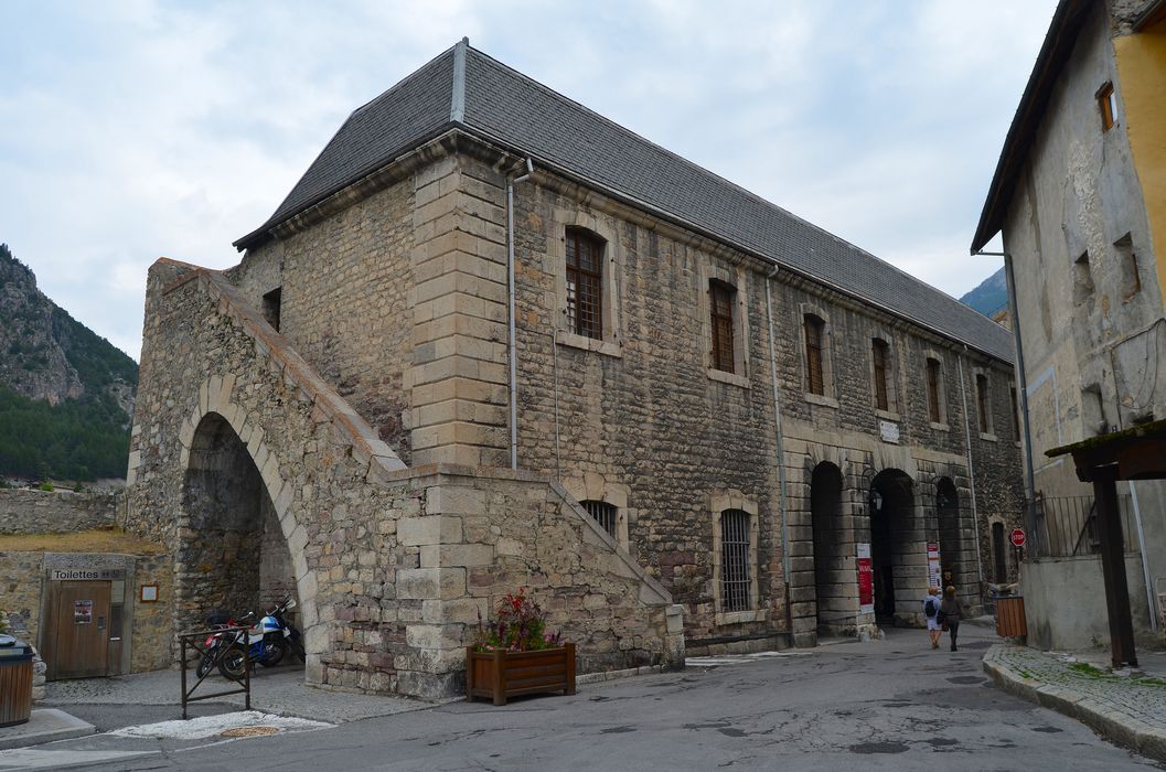 bâtiment du magasin du Génie et colombier militaire (pavillon G)