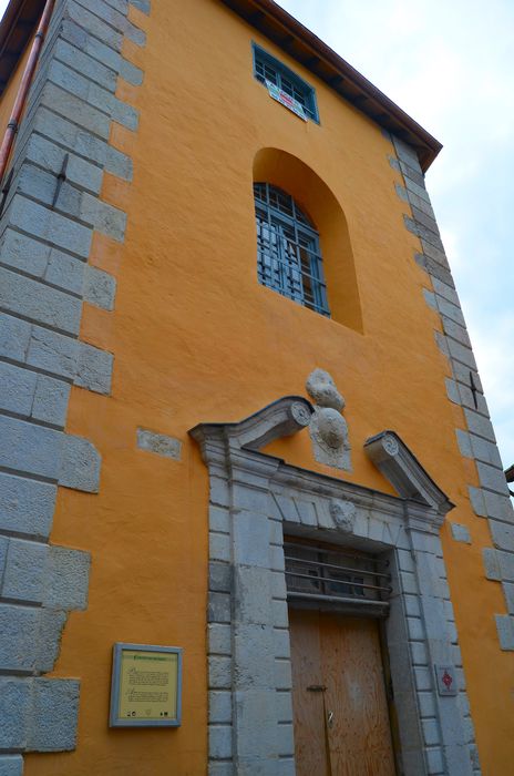 façade sur rue de la chapelle