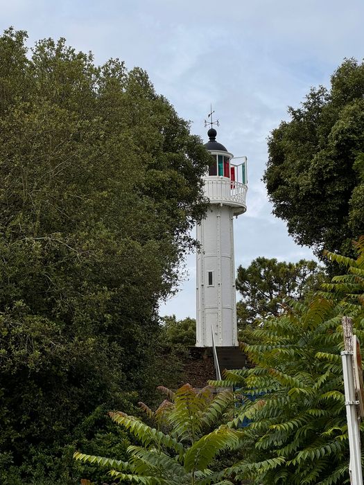 vue partielle du phare depuis le Nord-Est