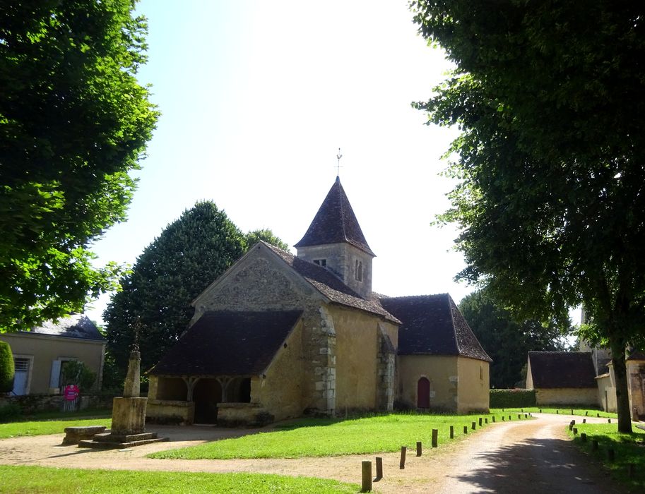 vue générale de l’église dans son environnement depuis l’Ouest