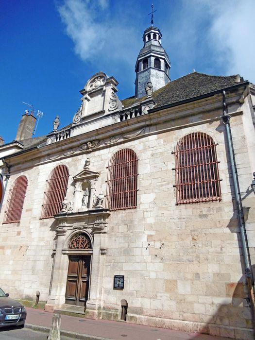 chapelle, façade sur rue