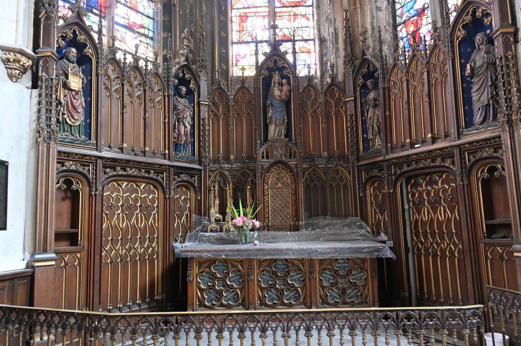 autel, retable, sculpture, clôture de style néo-gothique : Vierge à l'Enfant - © Ministère de la Culture (France), Médiathèque du patrimoine et de la photographie, diffusion GrandPalaisRmn Photo