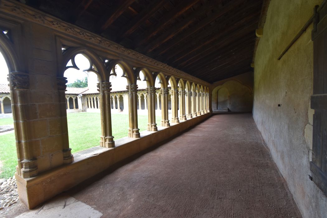 cloître, galerie est