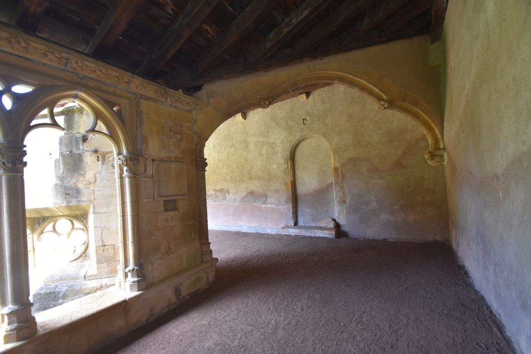 cloître, angle des galeries est et nord