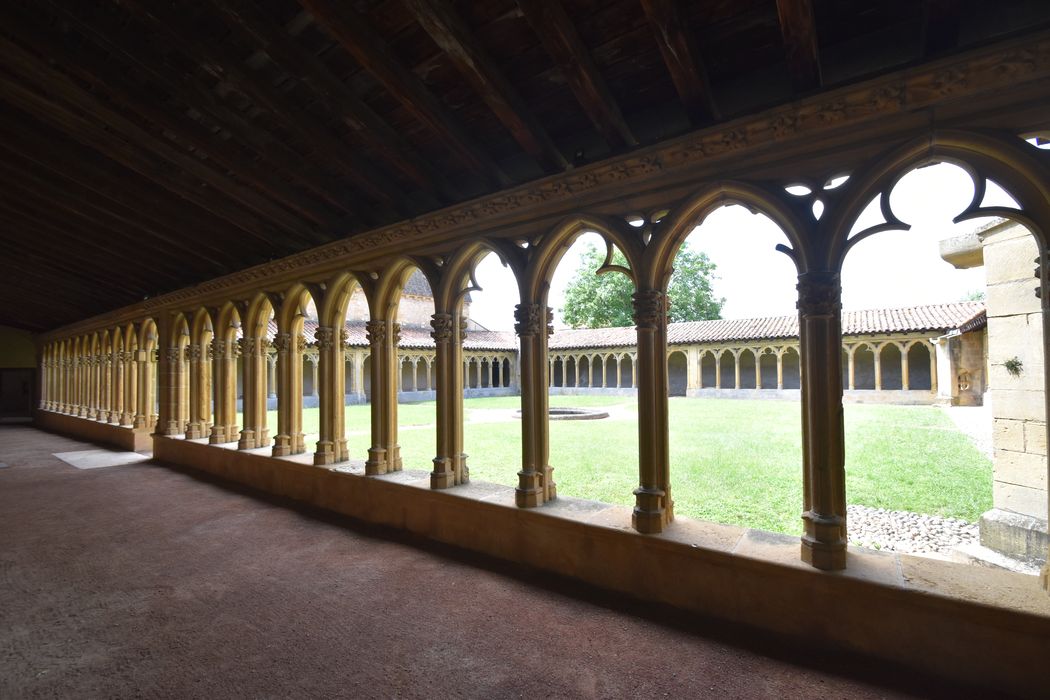 cloître, galerie est