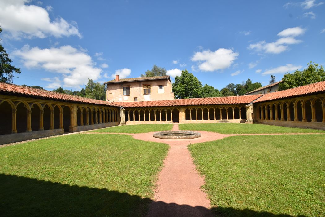 cloître, galeries ouest, nord et est