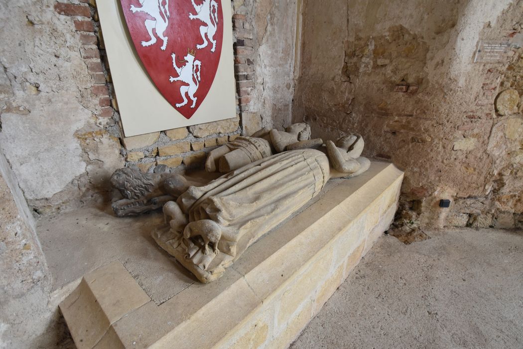 gisants d’Hugues de Châtelus et de Guillemette de Sennecey, son épouse