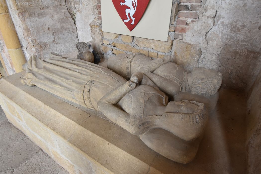 gisants d’Hugues de Châtelus et de Guillemette de Sennecey, son épouse