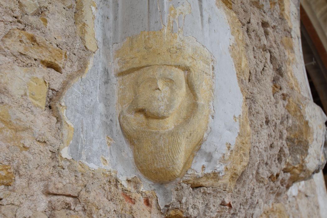 église, chapelle latérale sud du seigneur de Châteaumorand, détail d’un culot sculpté