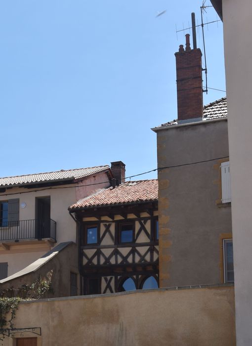 façade postérieure nord depuis la rue, vue partielle