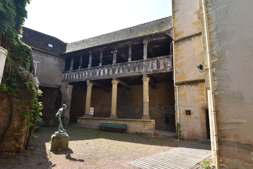 cour intérieure, aile sud, façade nord