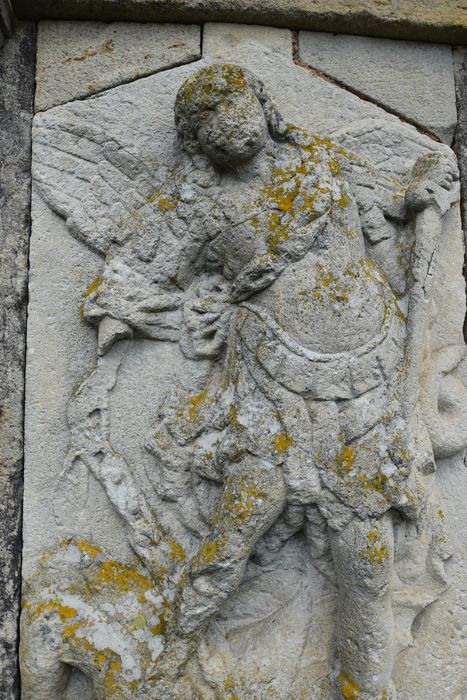 face sud, bas-relief : Saint Michel terrassant de dragon, vue partielle