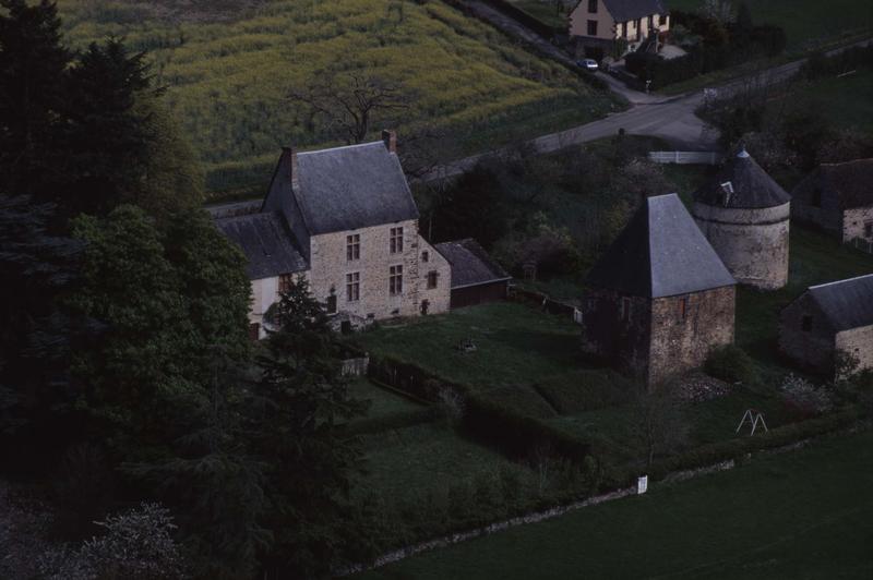 Logis et pigeonnier sur parc