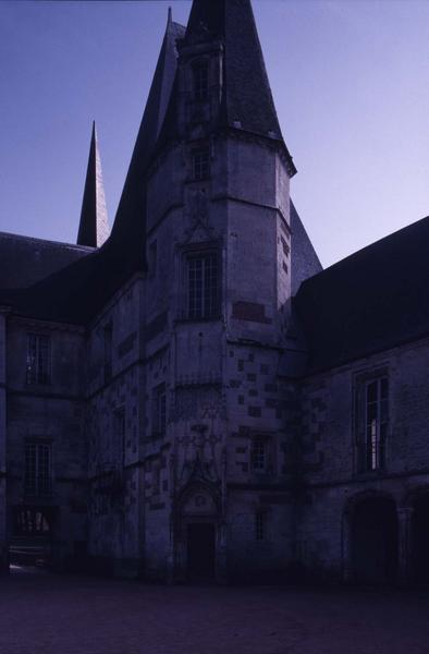 Tourelle d'escalier sur la cour intérieure