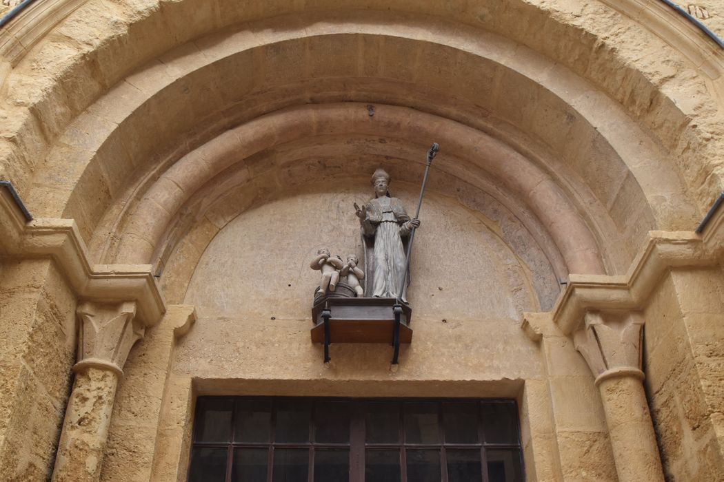 groupe sculpté : Saint Nicolas et les enfants