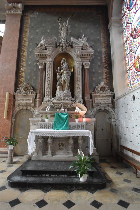 retable secondaire ouest, groupe sculpté : Vierge à l’Enfant