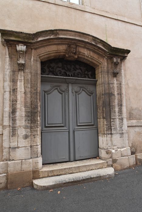 porte d’accès sur la rue des Ursulines