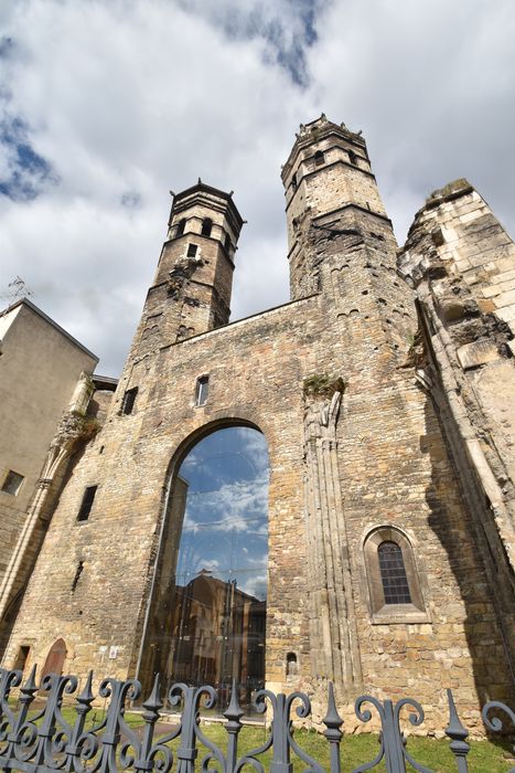 vestiges de l’ancienne nef, élévation est