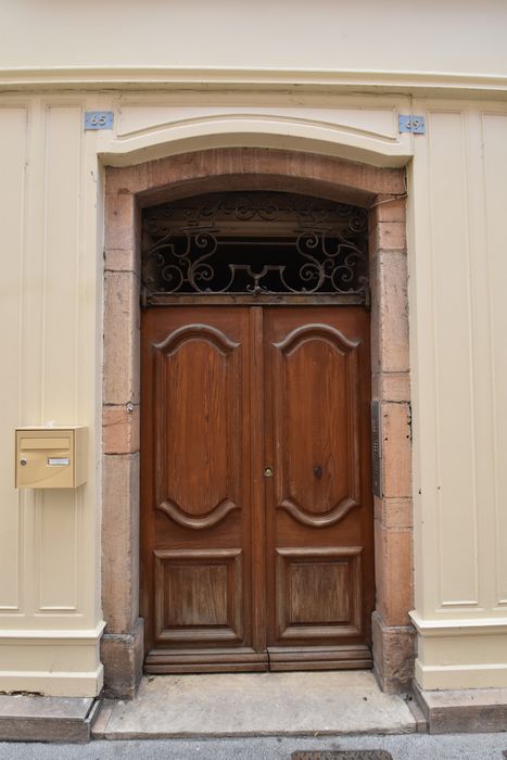 porte d’accès sur rue