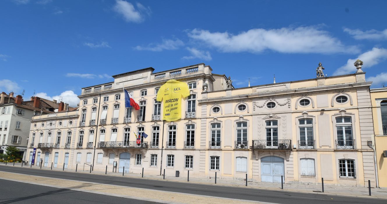 façade sud-est sur le quai Lamartine